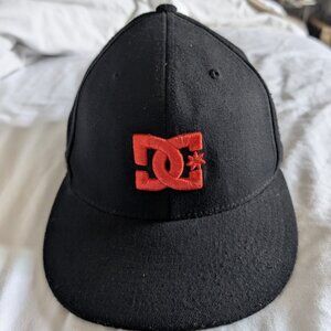 FlexFit DC Shoes Take That 210 BlkOrange Embroidered Fitted Hat Size 71/4- 7 5/8